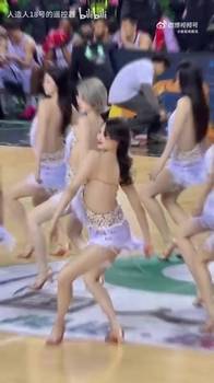 😘这套衣服是真的好看!同曦啦啦队是CBA第一档的吗?